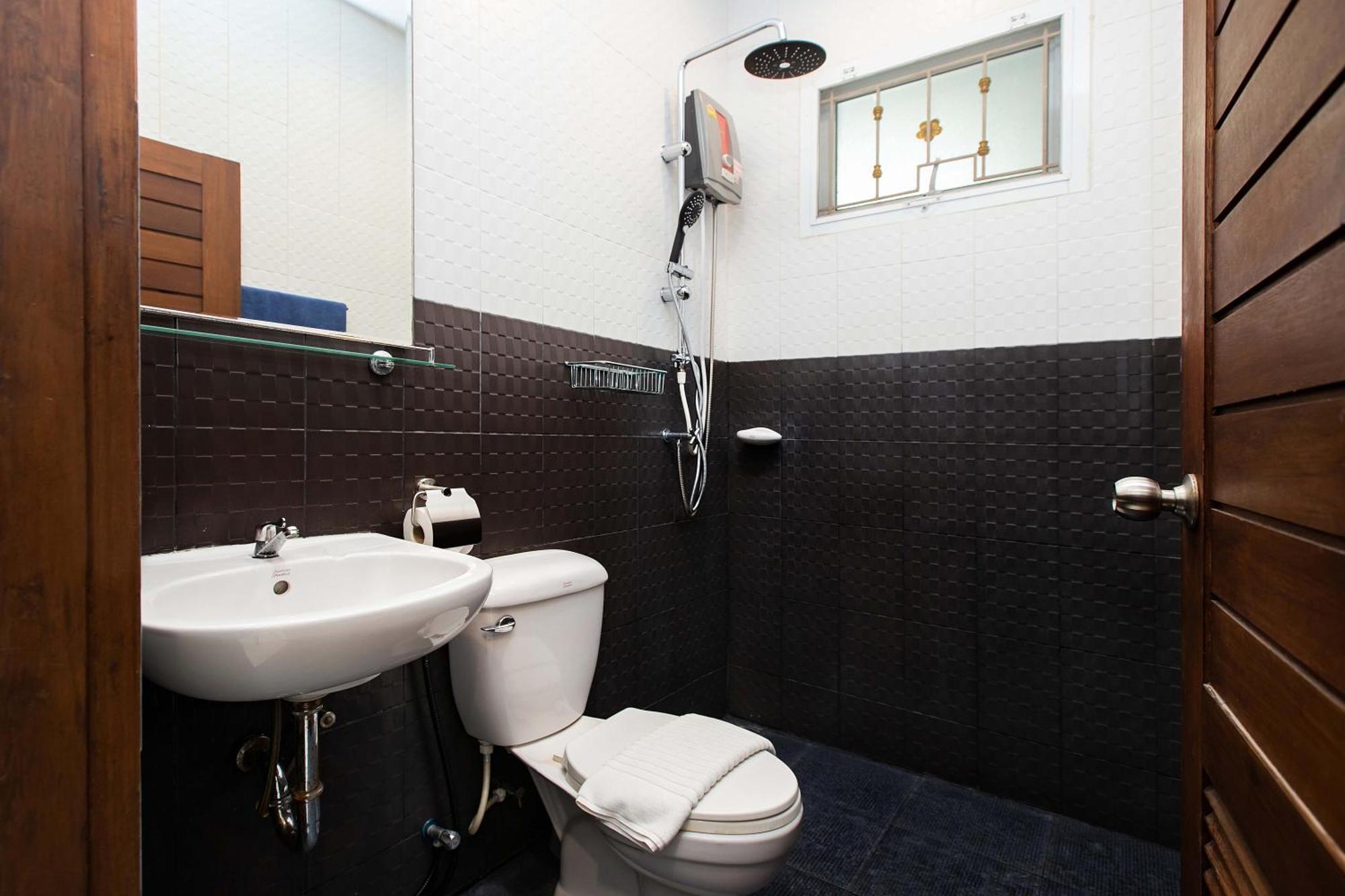 Family 2Br Villa Lancelot 3 With Jacuzzi Pool, Just 10 Min Drive Naiharn And Rawai Ban Saiyuan Exterior foto