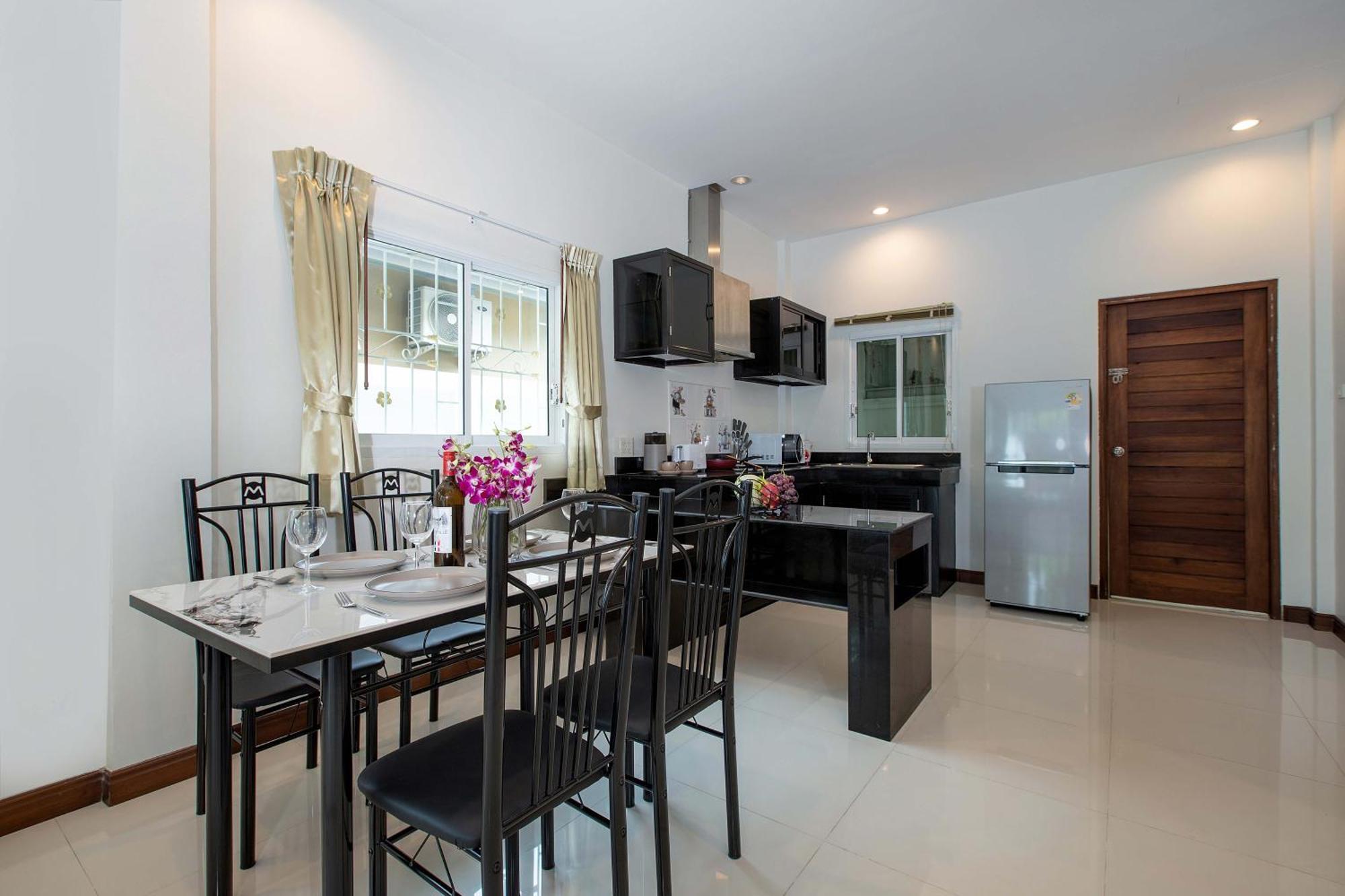 Family 2Br Villa Lancelot 3 With Jacuzzi Pool, Just 10 Min Drive Naiharn And Rawai Ban Saiyuan Exterior foto